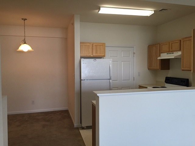 2nd image of 1606 Cheltenham Ct