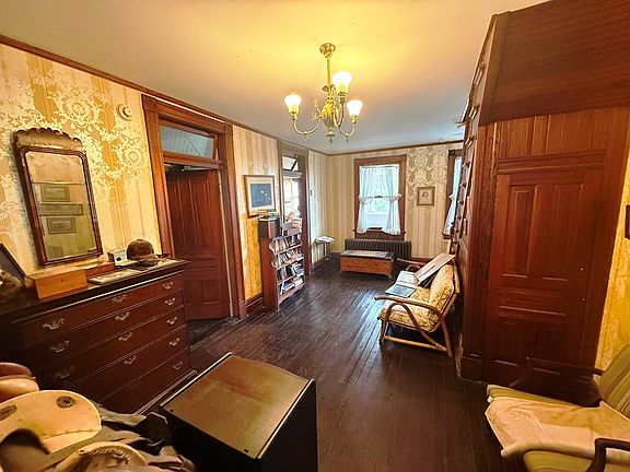 36th image of 117 Reid St