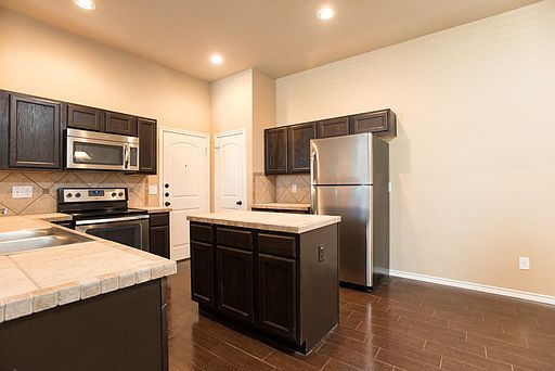 4th image of 3732 Vista Cove Dr