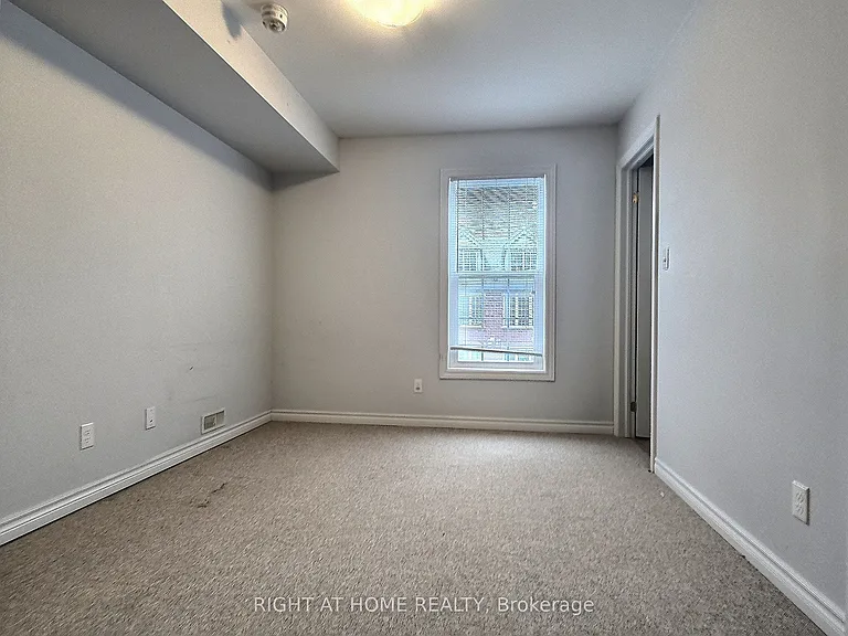 246 Penetanguishene Rd #1 — Photo 7
