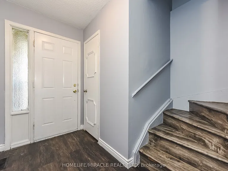 72 Carleton Pl #72 — Photo 24