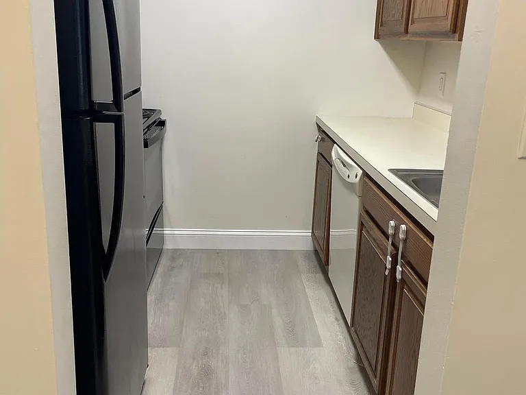 414 Ravens Crest Dr — Photo 13
