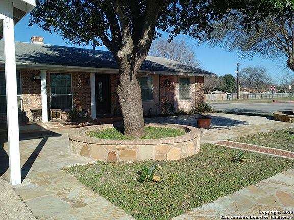 2nd image of 203 Meadow Path Dr