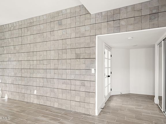 5th image of 613 Alta Cumbre Pl