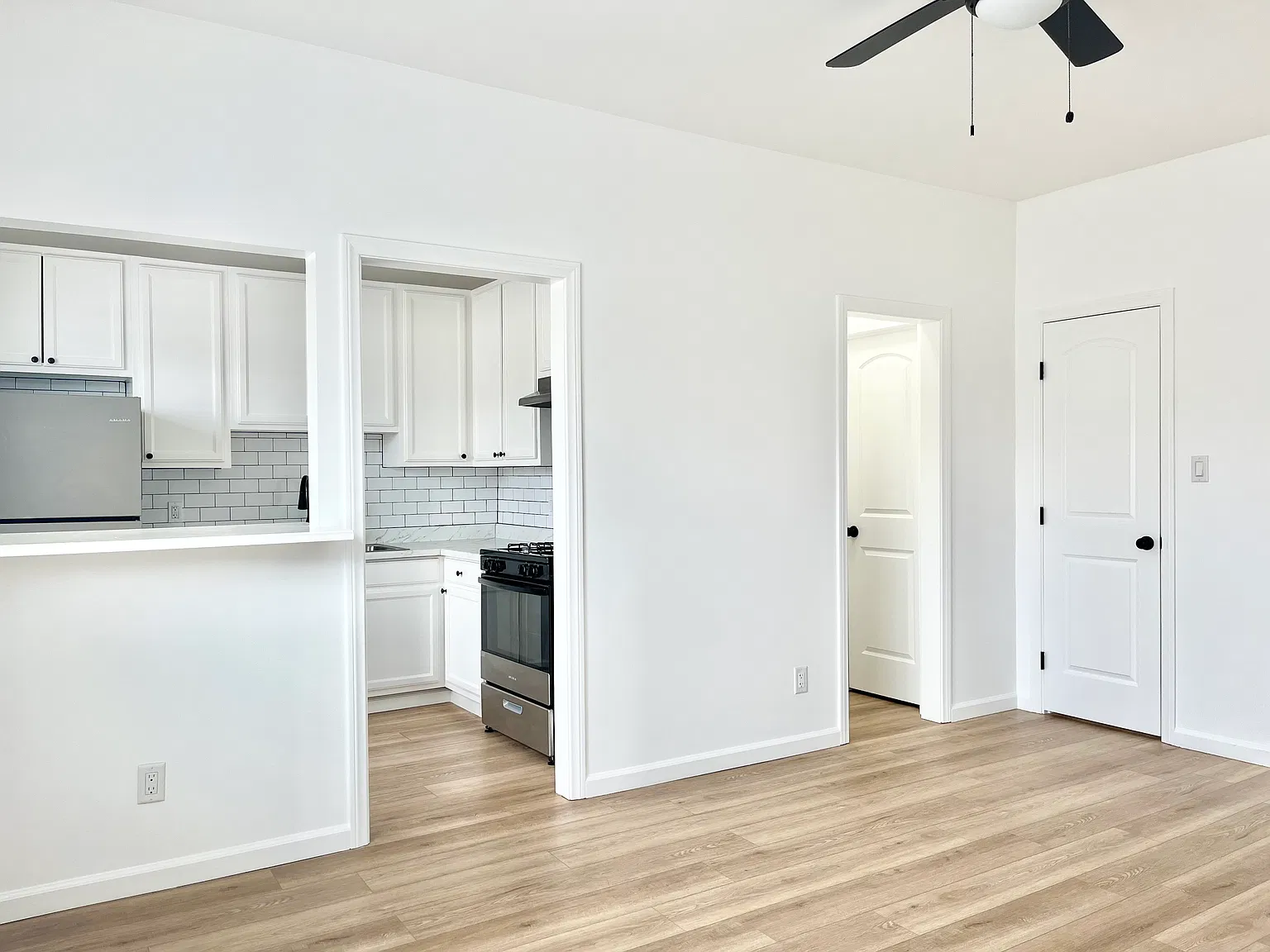 Studio, 425 sqft, $1,495 — Photo 3