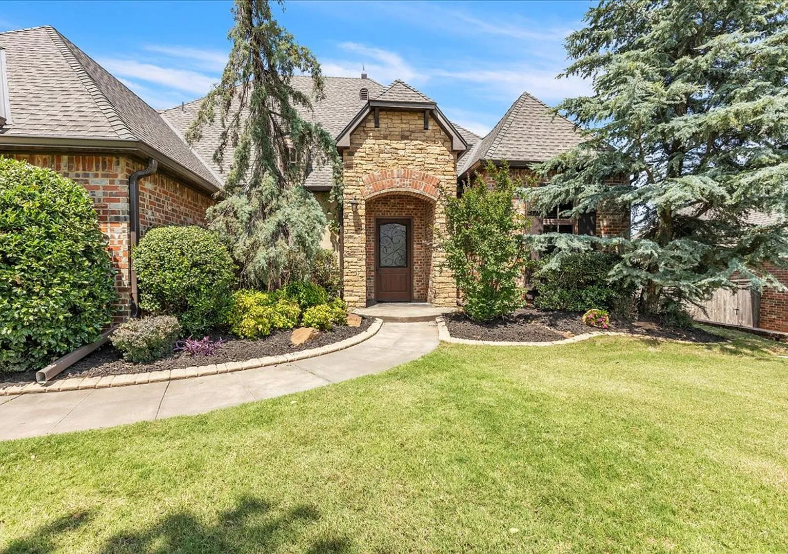 Gorgeous Executive Home - Open Plan - Storm Shelter - Twin Bridges Addition — Photo 4