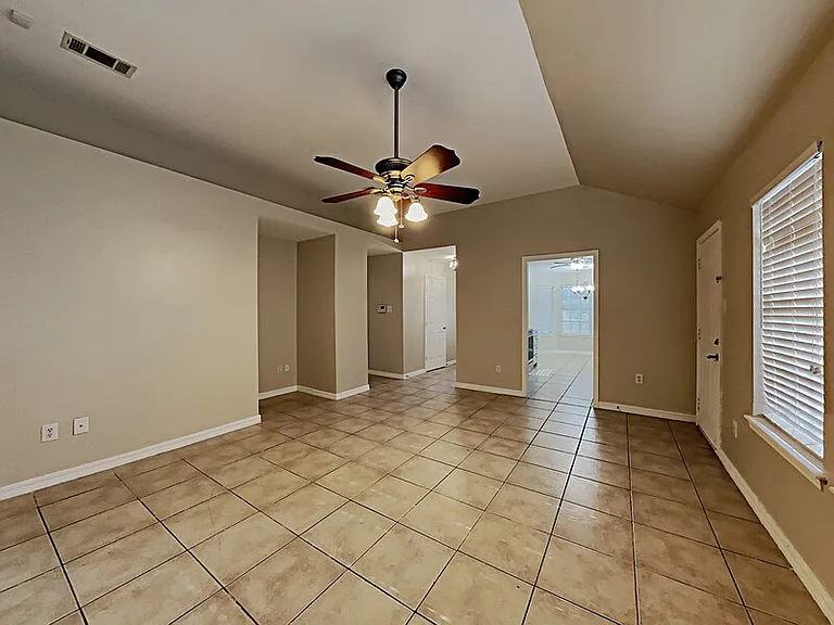 3320 Stanley Ave — Photo 2