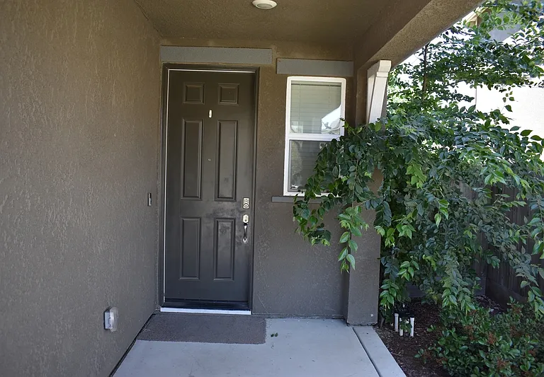389 Shafer Ave — Photo 3