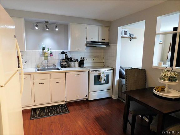 2nd image of 135 Old Lyme Dr APT 7