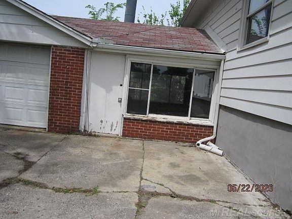 4th image of 22767 Hayes Ave