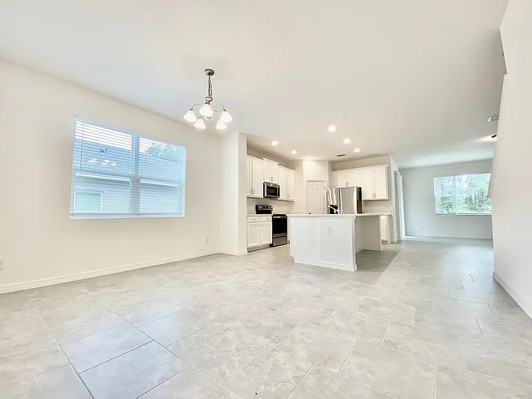 924 Avenal Ln — Photo 11