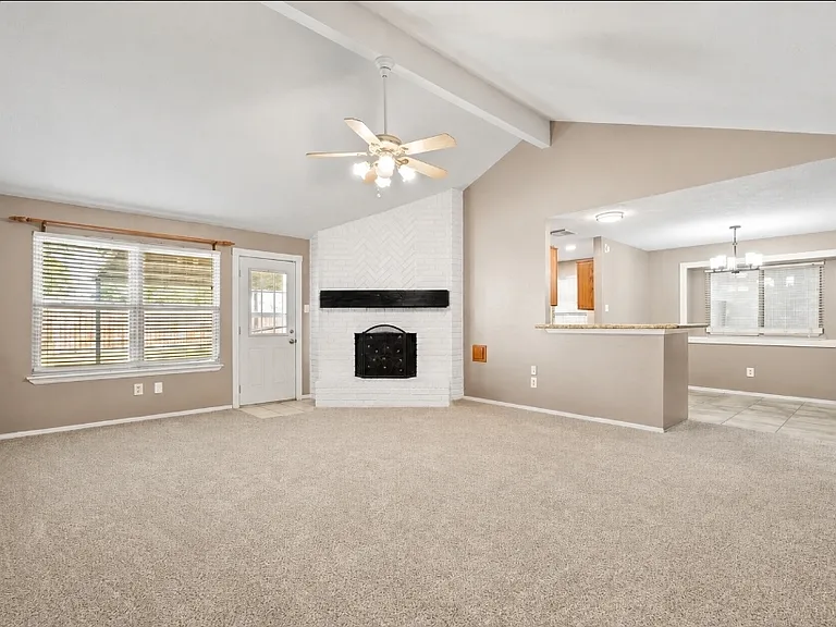 3877 Pecan Cir — Photo 2