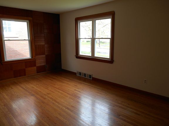 5th image of 104 E 41st St