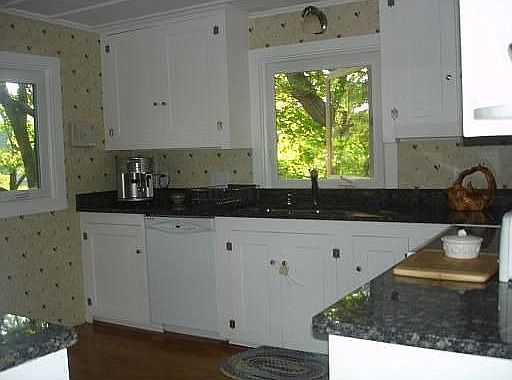 Kitchen (Granite & new appliances)