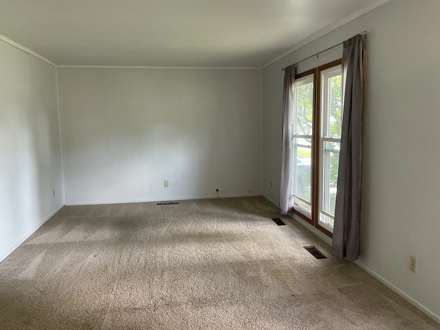 3360 Eastwood Dr - Unit 1 — Photo 2