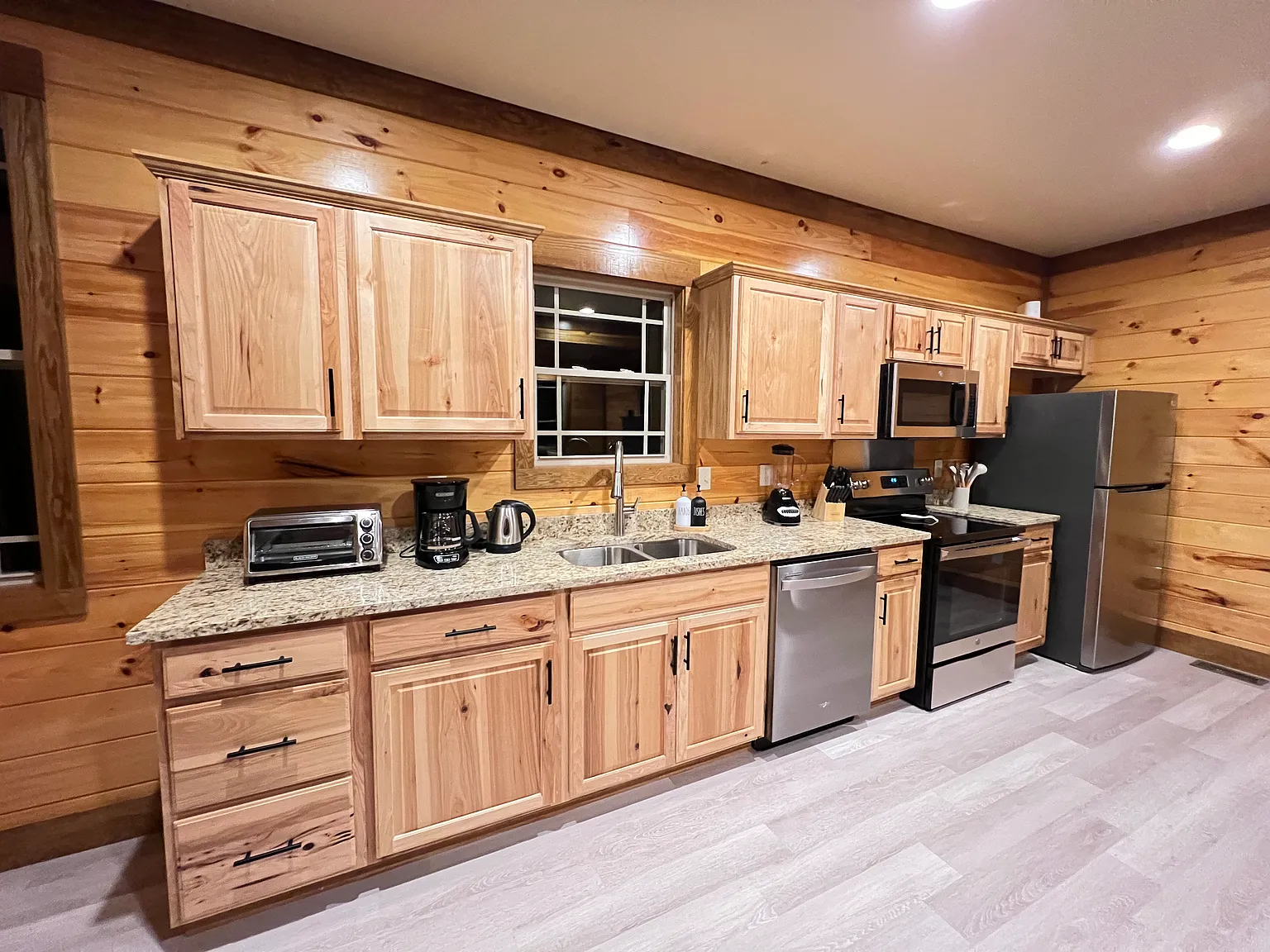 3 bed, 2.5 bath, 3000 sqft, $2,350 — Photo 3