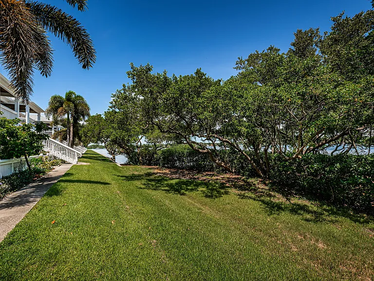 251 Pompano Dr SE #D — Photo 40