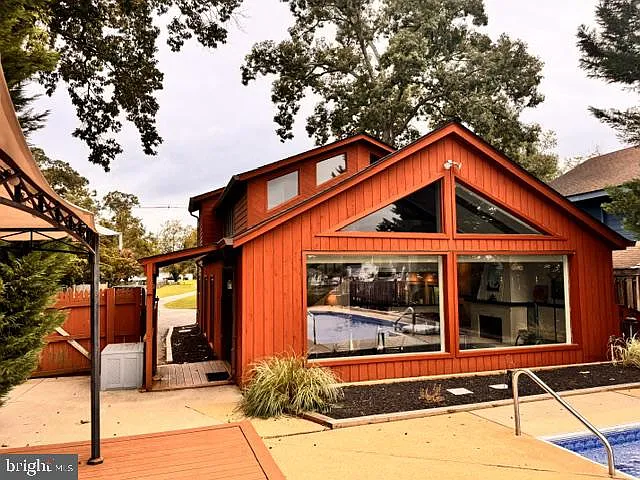 4 bed, 2.0 bath, 1566 sqft, $3,000 — Photo 1