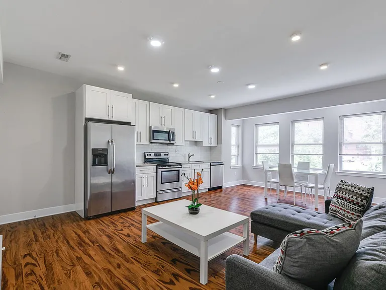 549 Armstrong St #201 — Photo 4