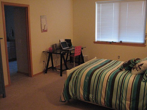 4th image of 1806 N Bluegrass Ln