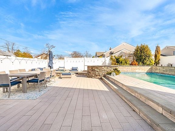 3rd image of 2431 Riverside Drive