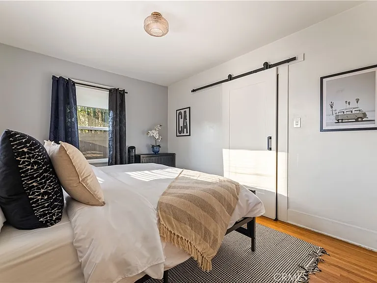 736 N Redonde Ave — Photo 5