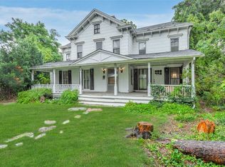 39 Shore Ln, Bay Shore, NY 11706
