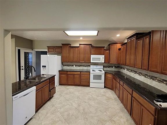 3rd image of 115 Pinehurst Dr