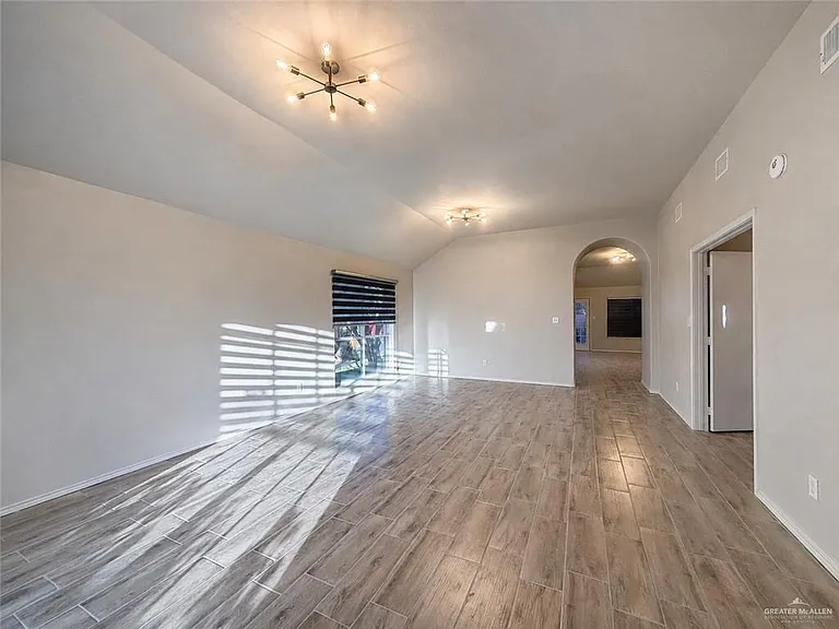 3406 Santa Inez St — Photo 2