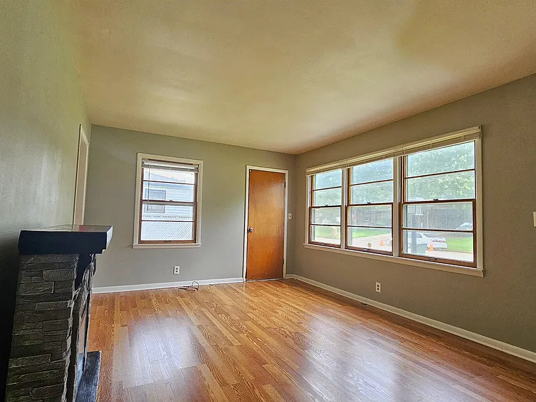 1609 Armstrong St NW — Photo 5