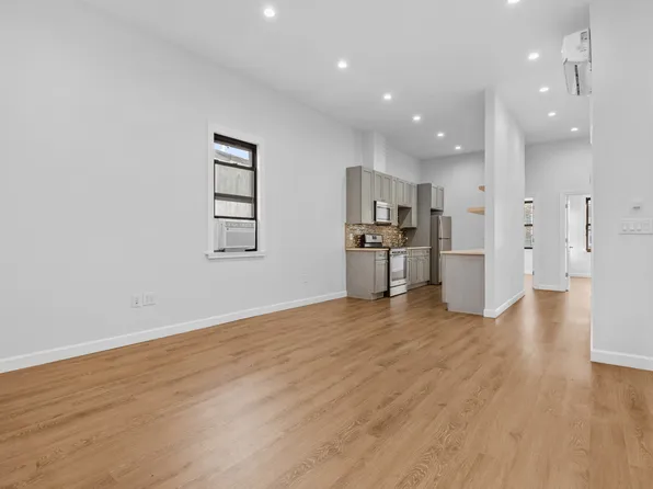 1040 Jefferson Avenue image 1 of 8