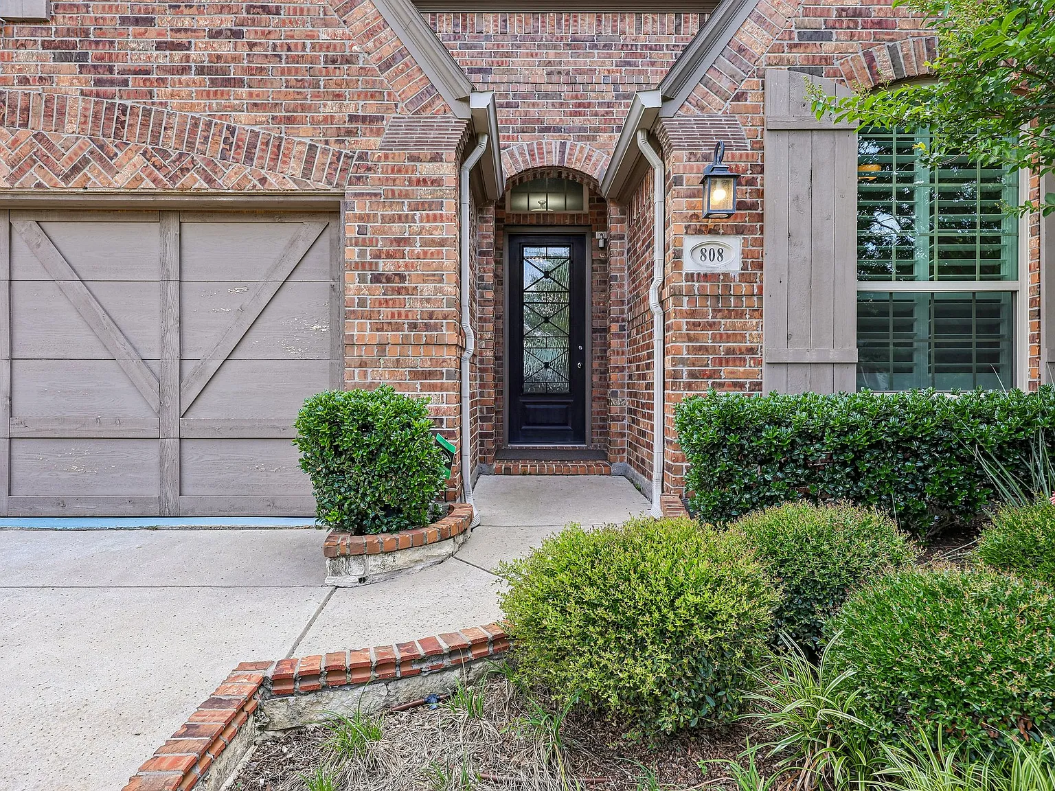 4 bed, 2245 sqft, $2,800 — Photo 2