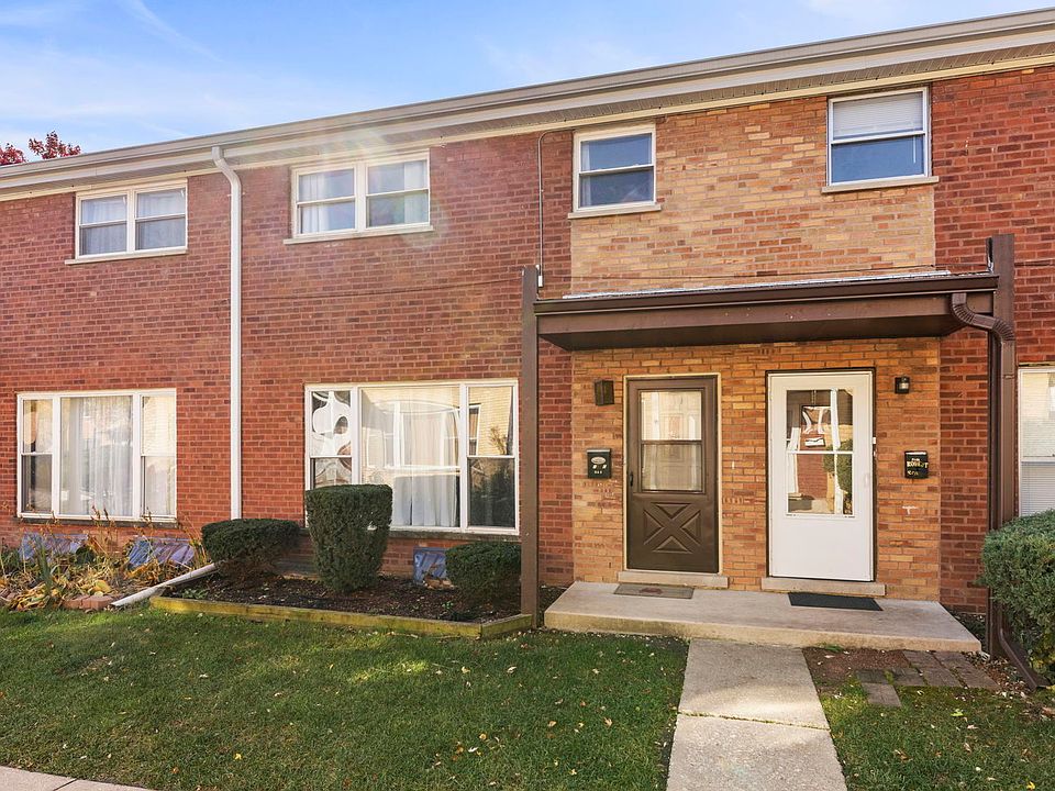 214 Linn Ct APT C, North Aurora, IL 60542 Zillow