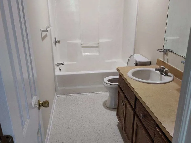 1023 Butler Ln — Photo 4
