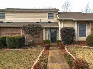 220 Village Cir W, Dickson, TN 37055