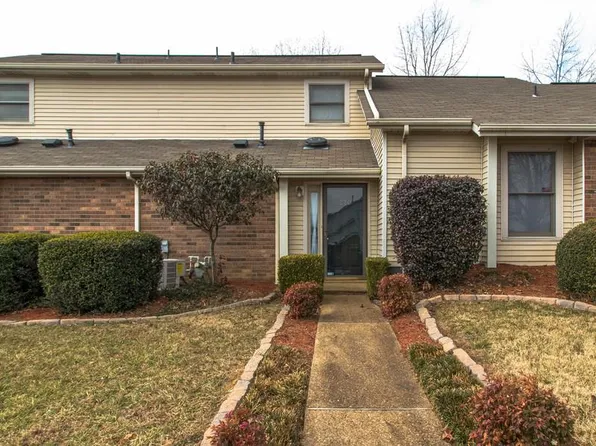 220 Village Cir W, Dickson, TN 37055