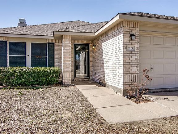 4th image of 709 Claiborn Ln