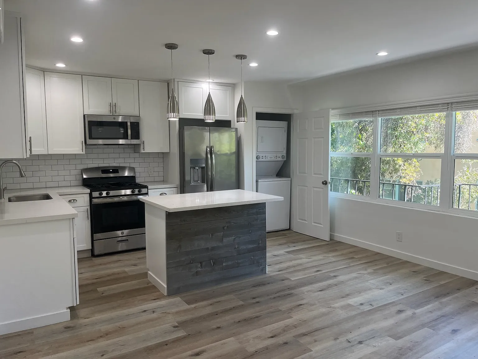 8616 Holloway Dr — Photo 3