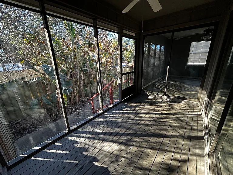 1007 W 11th Ct — Photo 14