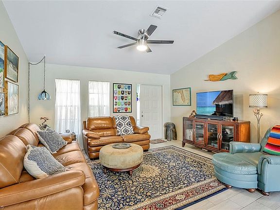 4th image of 4625 SW 22nd Pl