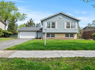 806 W Tanglewood Dr, Arlington Heights, IL 60004