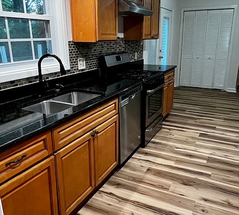 5th image of 70 Kathryn Dr