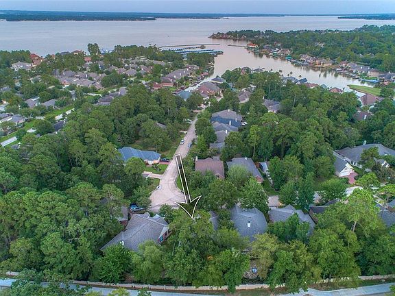 Located in the Bentwater community just minutes from Lake Conroe.