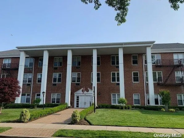55 Lenox Road #3P, Rockville Centre, NY 11570