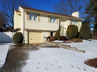22 Chaple Dr, Cranston, RI 02920