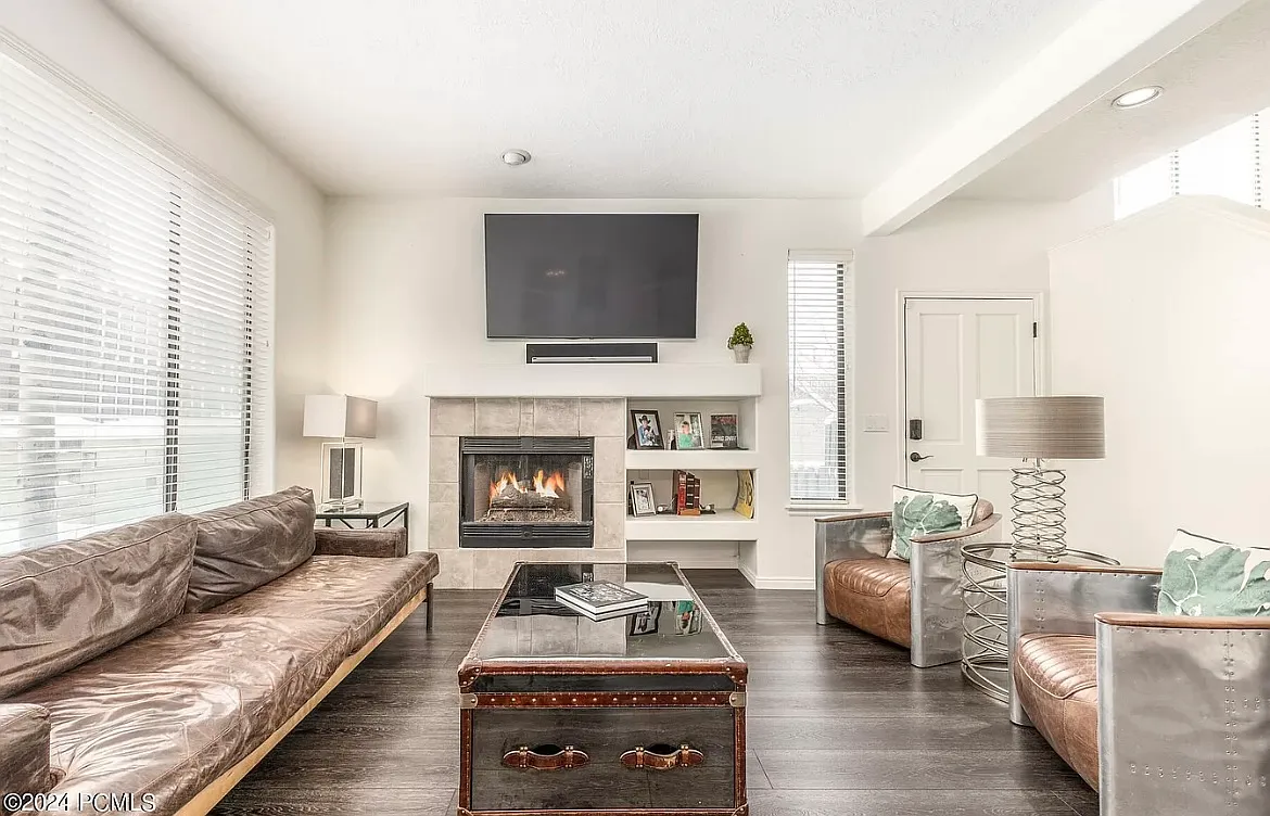 3 bed, 2.5 bath, 1440 sqft, $3,650 — Photo 4