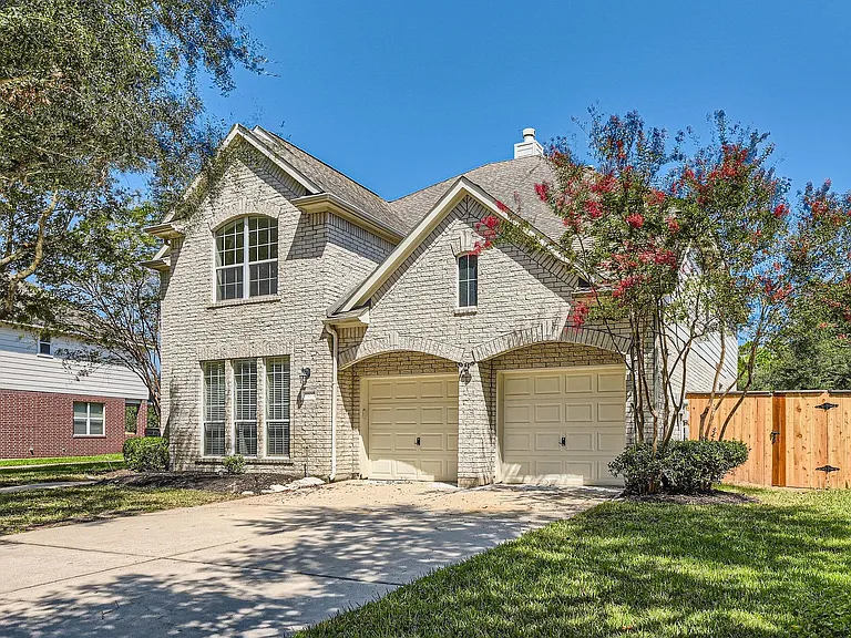 1907 Silver Brook Ln — Photo 3