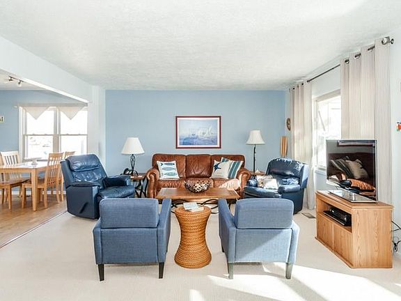 4th image of 141 Holiday Dr