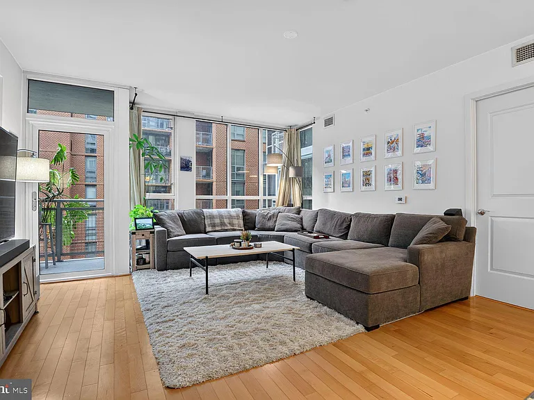 1025 1st St SE #701 — Photo 9