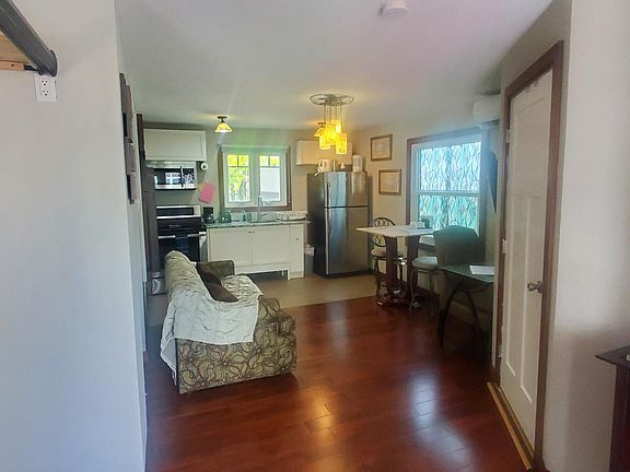 3rd image of 809 4th Ave N